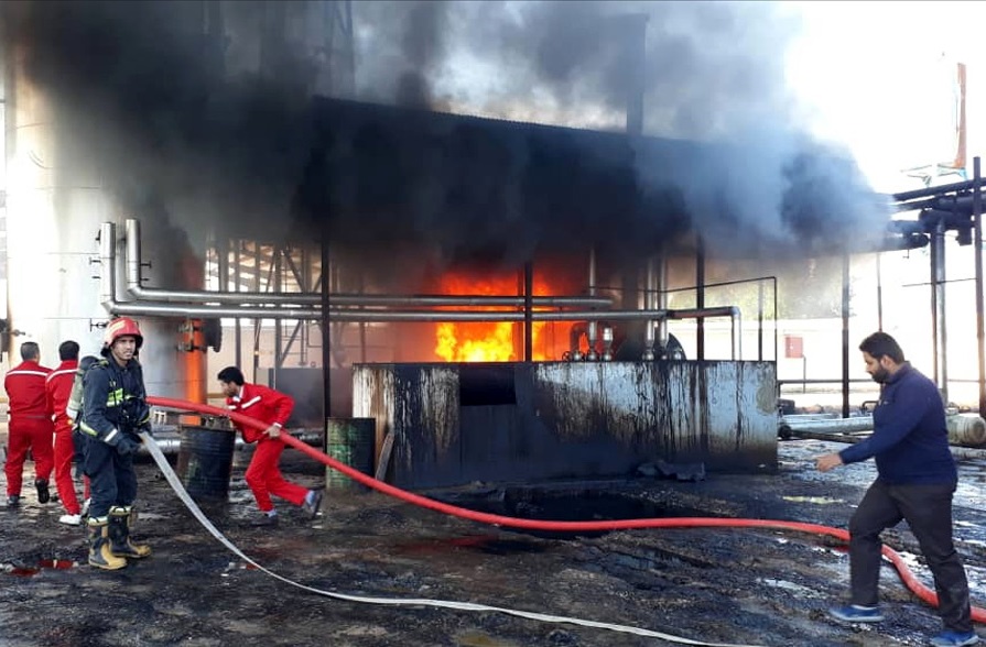 نشت روغن باعث آتش سوزی در واحد قیرشرکت نفت پاسارگاد آبادان شد نشت روغن باعث آتش سوزی در واحد قیرشرکت نفت پاسارگاد آبادان شد