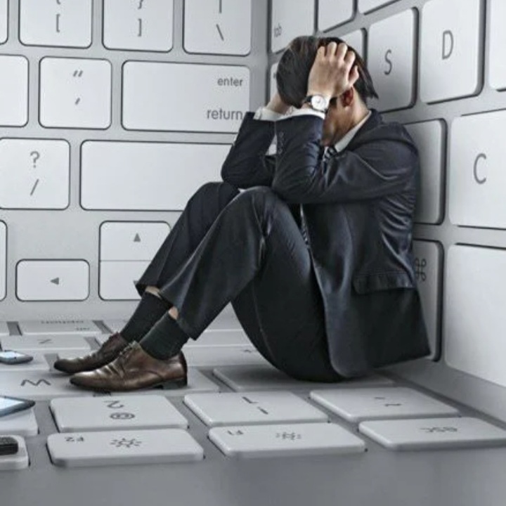 عوارض و پیامدهای اعتیاد به اینترنت