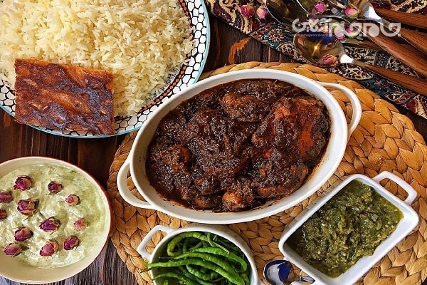 تهیه ۱۴ غذای آسان در کمتر از ۳۰ دقیقه خورش مرغ با رب انار و گردو