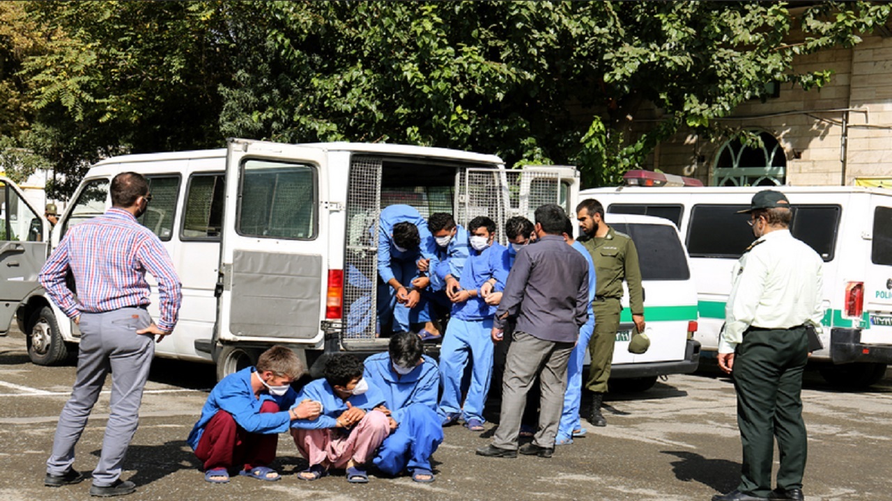 گفتگو با برخی از سارقان مسلح دستگیر شده در طرح کاشف گفتگو با برخی از سارقان مسلح دستگیر شده در طرح کاشف