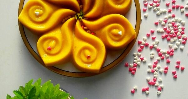 طرز تهیه حلوای زعفرانی با آرد سفید طرز تهیه حلوای زعفرانی با آرد سفید