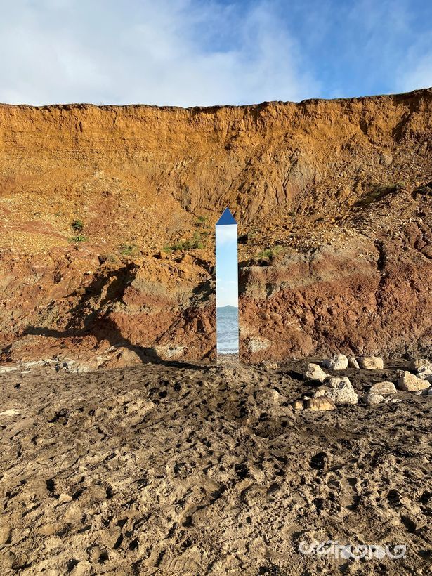 ستون فلزی مرموز این بار از کلمبیا و اسپانیا سردرآورد+عکس