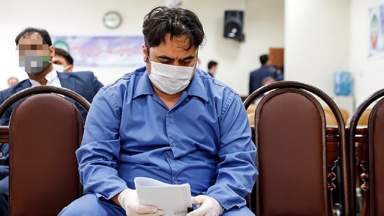 روح الله زم با پرونده جنایتهایش به ایستگاه آخر رسید/ از «خونین» کردن خیابان تا رقابت با نفاق برای «مزدوری» روح الله زم با پرونده جنایتهایش به ایستگاه آخر رسید/ از «خونین» کردن خیابان تا رقابت با نفاق برای «مزدوری»