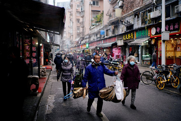 یک پدیده نادر در سواحل جنوبی انگلیس / صف تست کرونا (تصاویر) یک پدیده نادر در سواحل جنوبی انگلیس / صف تست کرونا (تصاویر)