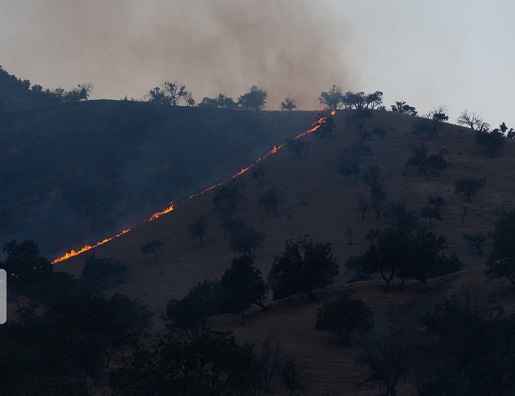 شکستگی و آتش سوزی خط لوله نفت در میانکوه شهرستان اردل شکستگی و آتش سوزی خط لوله نفت در میانکوه شهرستان اردل