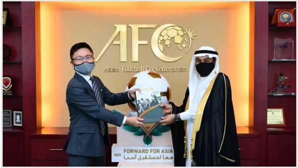 قطر و عربستان پرونده میزبانی جام ملت های 2027 را تحویل دادند / جای خالی ایران (+عکس) قطر و عربستان پرونده میزبانی جام ملت های 2027 را تحویل دادند / جای خالی ایران (+عکس)