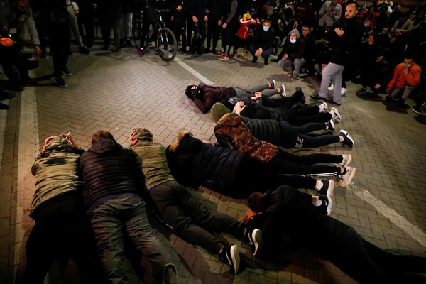 قتل برای رعایت نکردن محدودیت های کرونایی! / مسابقه «بز کشی» (تصاویر) قتل برای رعایت نکردن محدودیت های کرونایی! / مسابقه «بز کشی» (تصاویر)