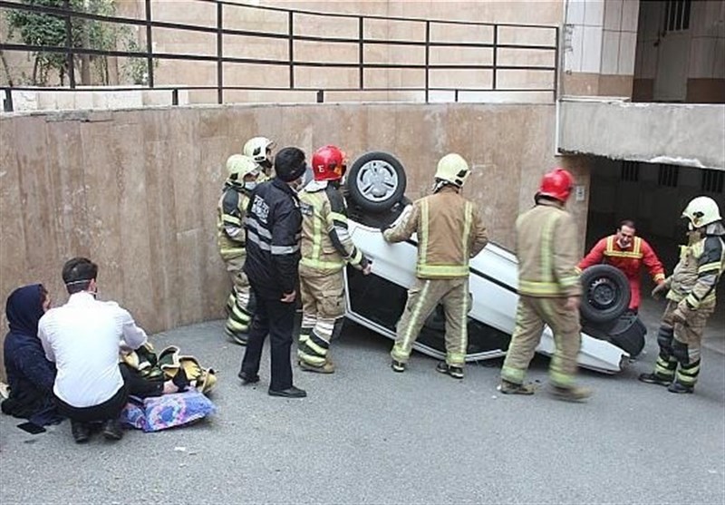 نجات نوزاد ۵ ماهه پس از سقوط پراید در پارکینگ