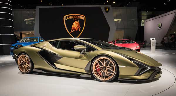 لامبورگینی با ظاهری ویژه به بازار می آید (+عکس) لامبورگینی با ظاهری ویژه به بازار می آید (+عکس)