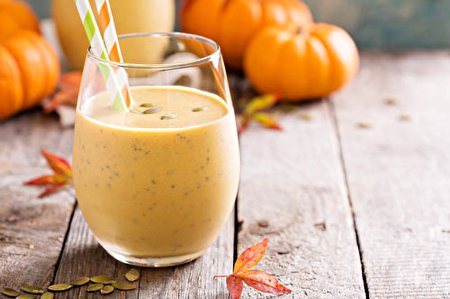 طرز تهیه اسموتی کدو و سیب