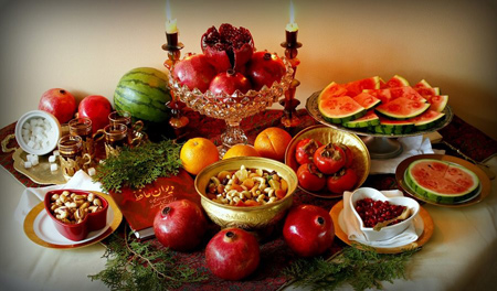 تزیین سفره شب یلدا 99 تزیین سفره شب یلدا 99
