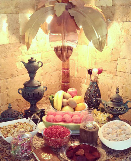تزیین سفره شب یلدا 99 تزیین سفره شب یلدا 99