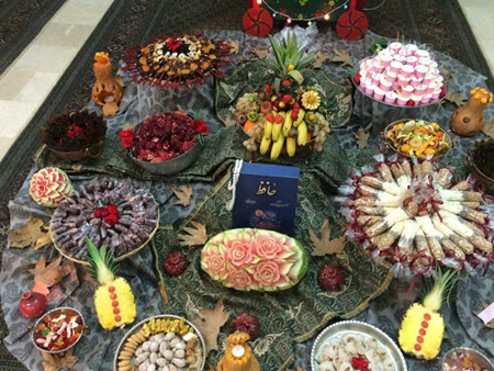 تزیین سفره شب یلدا 99 تزیین سفره شب یلدا 99