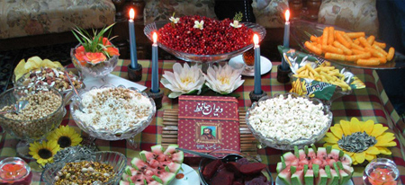 تزیین سفره شب یلدا 99 تزیین سفره شب یلدا 99