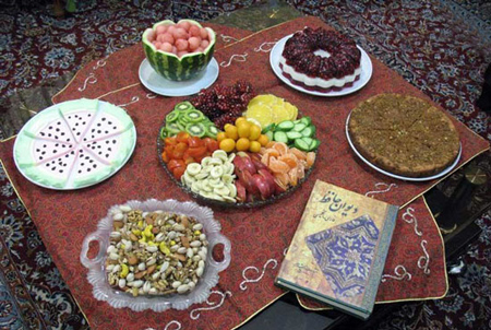 تزیین سفره شب یلدا 99 تزیین سفره شب یلدا 99