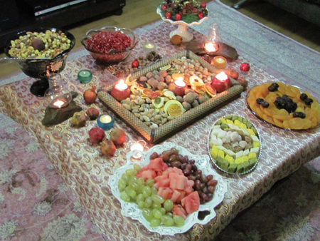 تزیین سفره شب یلدا 99 تزیین سفره شب یلدا 99