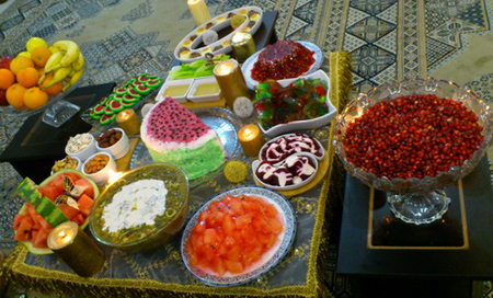 تزیین سفره شب یلدا 99 تزیین سفره شب یلدا 99