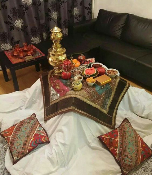 تزیین سفره شب یلدا 99 تزیین سفره شب یلدا 99