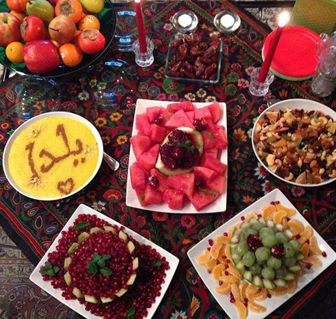 تزیین سفره شب یلدا 99 تزیین سفره شب یلدا 99