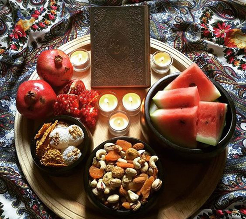 تزیین سفره شب یلدا 99 تزیین سفره شب یلدا 99