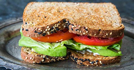 طرز تهیه ساندویچ خوشمزه آووکادو