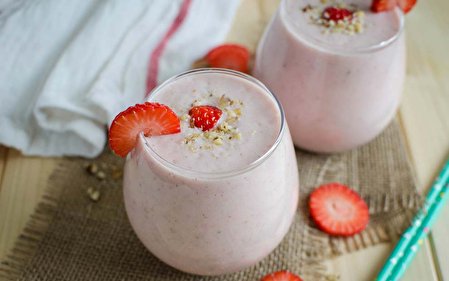 طرز تهیه اسموتی میوه و ماست