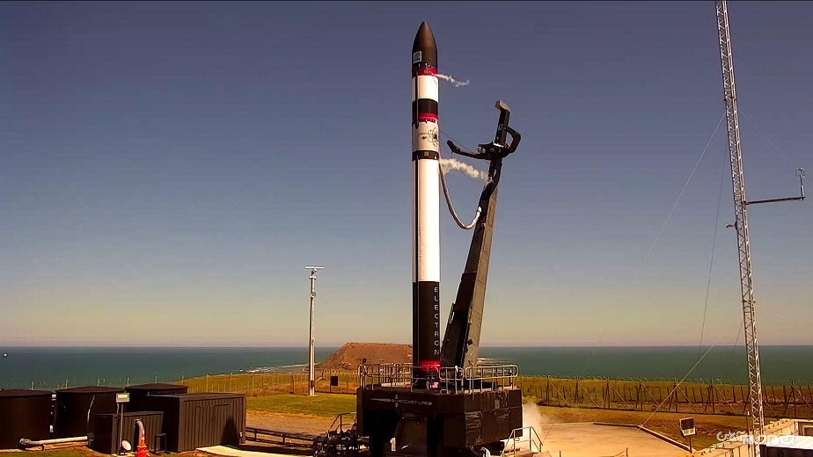 راکت لب برای نخستین‌بار موشک خود را پس از پرتاب با چتر نجات بازیابی کرد+عکس