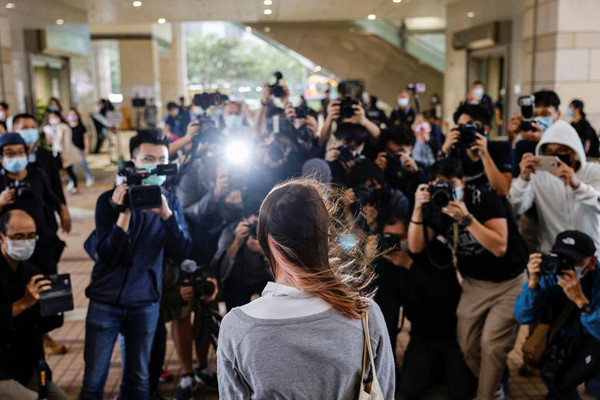 حمله دسته جمعی اجساد / آخرین دست تکان دادن های ملانیا (تصاویر) حمله دسته جمعی اجساد / آخرین دست تکان دادن های ملانیا (تصاویر)