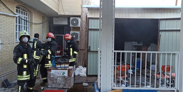 آتش‌سوزی انبار کالا پزشکی در خیابان پوستچی شیراز