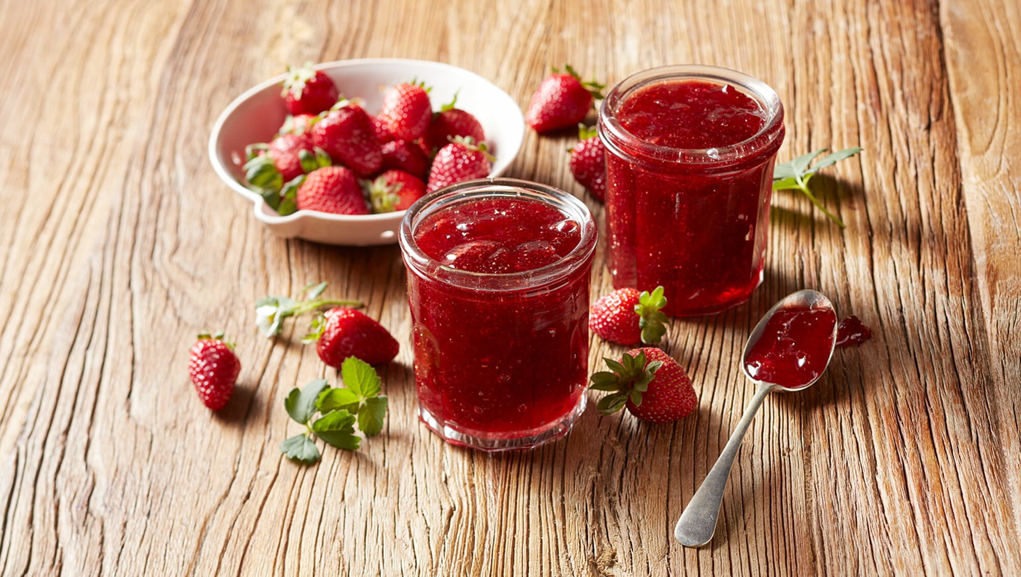 طرز تهیه مربای توت فرنگی طرز تهیه مربای توت فرنگی