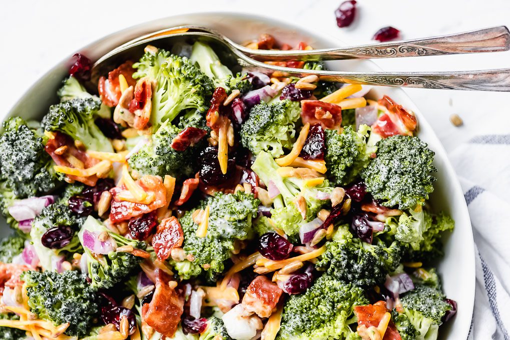 طرز تهیه سالاد کلم بروکلی و کشمش