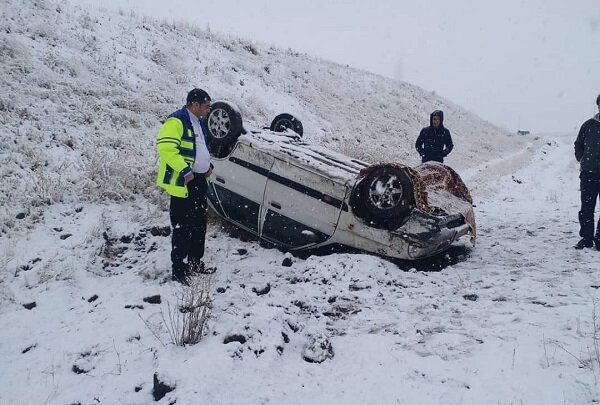 واژگونی پراید در محور برفی مراغه- هشترود ۳ مصدوم برجای گذاشت