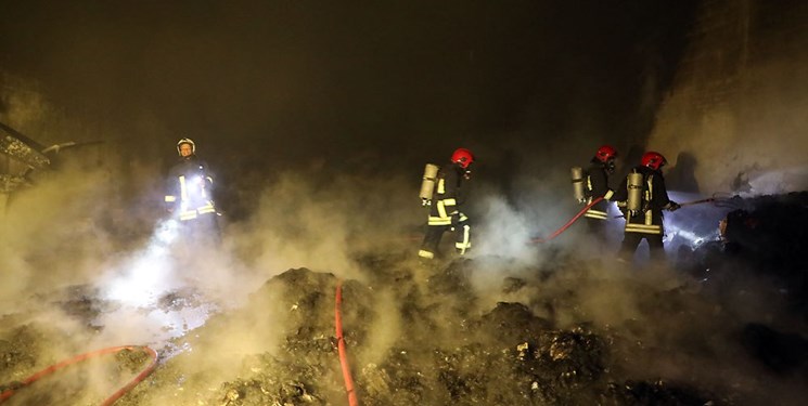 حریق کارگاه ۲۰۰۰ متری تولید مواد نفتی در جاده ورامین حریق کارگاه ۲۰۰۰ متری تولید مواد نفتی در جاده ورامین