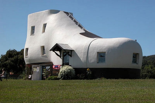 با عجیب ترین خانه های جهان آشنا شوید (+عکس) با عجیب ترین خانه های جهان آشنا شوید (+عکس)