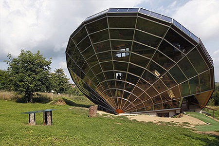 با عجیب ترین خانه های جهان آشنا شوید (+عکس) با عجیب ترین خانه های جهان آشنا شوید (+عکس)