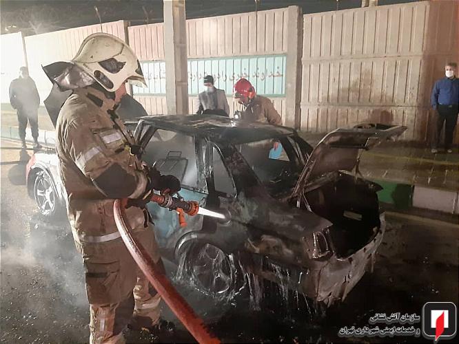 آتش گرفتن خودروی سواری در حال حرکت
