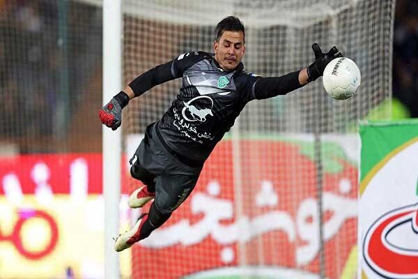 رقابت میلیمتری مظاهری با فروزان و لک / رشید فعلا بهترین دروازهبان است (+عکس) رقابت میلیمتری مظاهری با فروزان و لک / رشید فعلا بهترین دروازهبان است (+عکس)