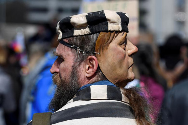 واکسیناسیون خانه به خانه در آمازون / اتومبیل آبی و خبرساز (گزارش تصویری)