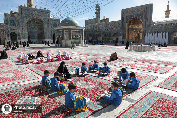 مرکز قرآن کریم آستان قدس رضوی یکی از مراکز فعال در عرصه گسترش مفاهیم قرآنی است که از سال 1396 با هدف ارائه آموزش‌های عمومی، تخصصی و تبلیغ و ترویج قرآن کریم در جغرافیای بیرونی حرم مطهر رضوی و در عرصه ملی و بین المللی فعالیت خود را آغاز کرده و خدمات مختلفی به جامعه قرآنی ارائه داده است.