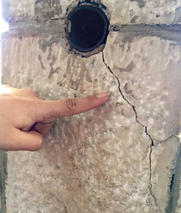 ترک‌ های برج آزادی ربطی به شلیک توپ ندارد (+تصاویر)