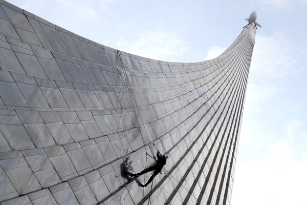 صف دریافت پول / آتش در خیابان های بلفاست (گزارش تصویری)