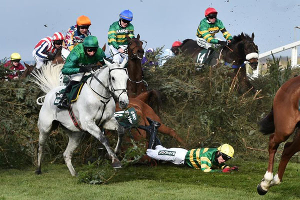 اسکلتی در شهر طلایی گمشده / پاریسی ها علیه دولت فرانسه (تصاویر) اسکلتی در شهر طلایی گمشده / پاریسی ها علیه دولت فرانسه (تصاویر)