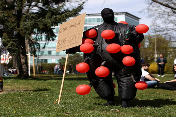 اسکلتی در شهر طلایی گمشده / پاریسی ها علیه دولت فرانسه (تصاویر) اسکلتی در شهر طلایی گمشده / پاریسی ها علیه دولت فرانسه (تصاویر)