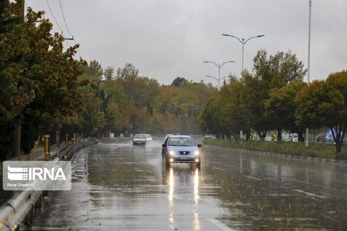 کارشناس مرکز پیش‌بینی اداره کل هواشناسی خراسان رضوی گفت: بارندگی از عصر یکشنبه هفته آینده در مناطق مختلف این استان آغاز شده و تا صبح سه‌شنبه ادامه خواهد داشت.