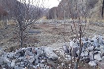 تخریب ۳۸۰ مترمربع دیوارکشی غیرمجاز در بستر رودخانه نم‌رود فیروزکوه