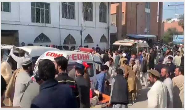 انفجار در مراسم نماز جمعه شیعیان پیشاور پاکستان (+عکس)