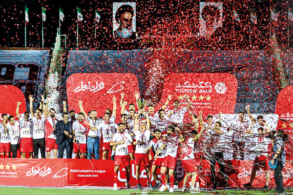 چند فریم خاطره از یک سال پرماجرا (+گزارش تصویری) چند فریم خاطره از یک سال پرماجرا (+گزارش تصویری)