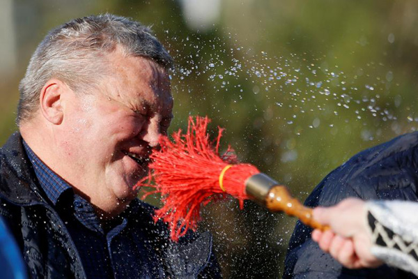 جهان در حال بازگشایی / گریه برای کپسول اکسیژن (گزارش تصویری)