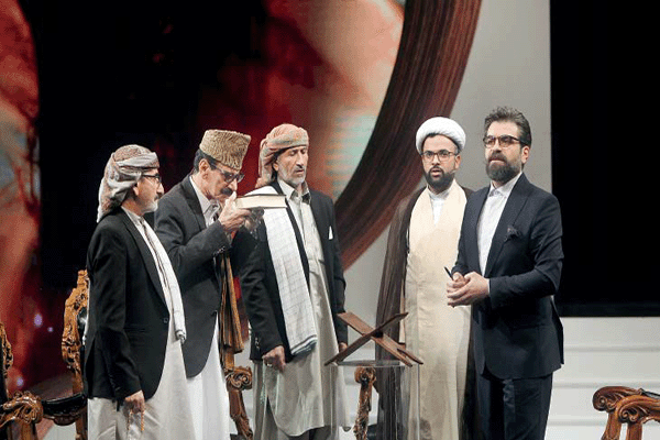 میم «مثل ماه»