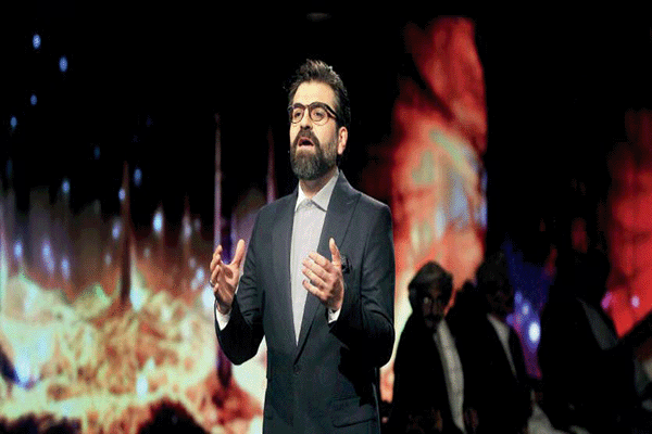 میم «مثل ماه»